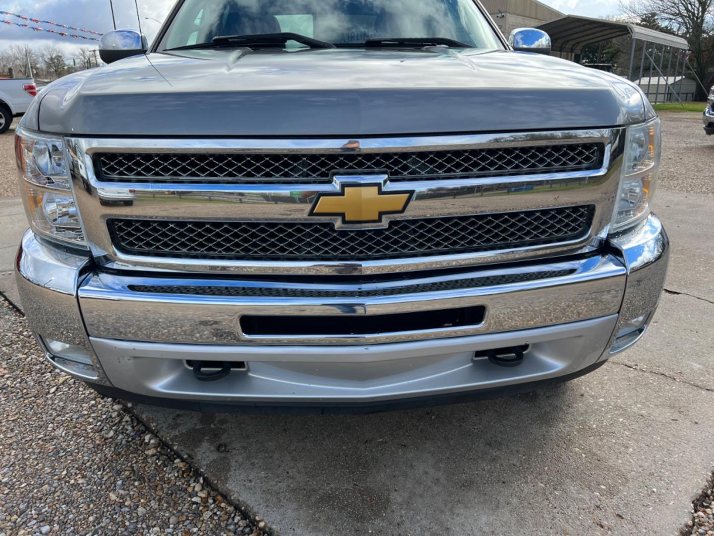 2013 Gray /Black Chevrolet Silverado 1500 LT (3GCPKSE70DG) with an 5.3L V8 engine, 6-Speed Automatic transmission, located at 4520 Airline Hwy, Baton Rouge, LA, 70805, (225) 357-1497, 30.509325, -91.145432 - 2013 Chevy Silverado Crew Cab 4X4 5.3 V8 Gas, 160K Miles, Power Windows, Locks & Mirrors, Spray In Bedliner, Tow Pkg. NO IN HOUSE FINANCING. FOR INFO PLEASE CONTACT JEFF AT 225 357-1497 CHECK OUT OUR A+ RATING WITH THE BETTER BUSINESS BUREAU WE HAVE BEEN A FAMILY OWNED AND OPERATED BUSINESS AT THE - Photo#2